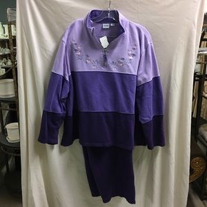 Women’s sweats and sweatshirt set